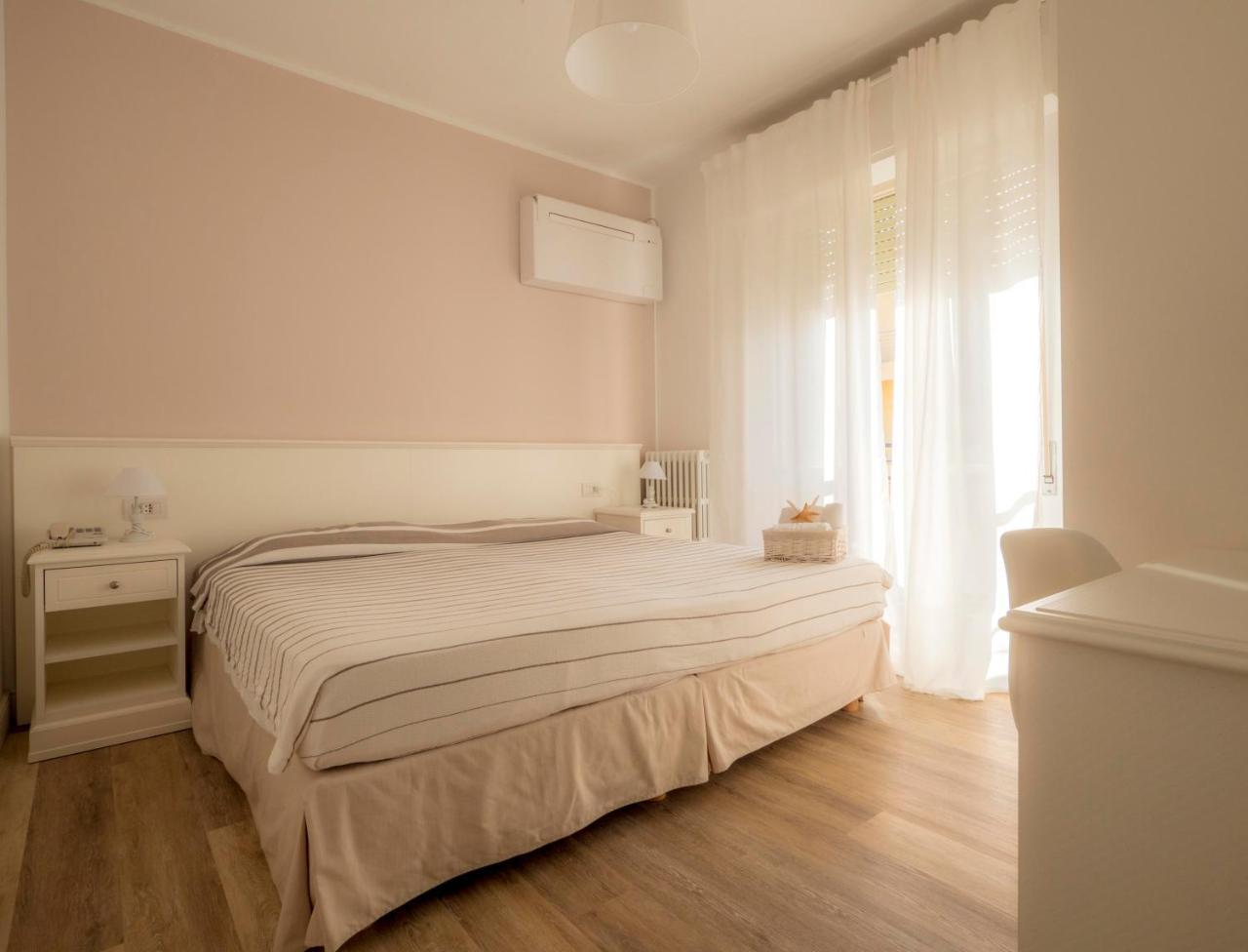Hotel Continental Pietra Ligure Exterior photo